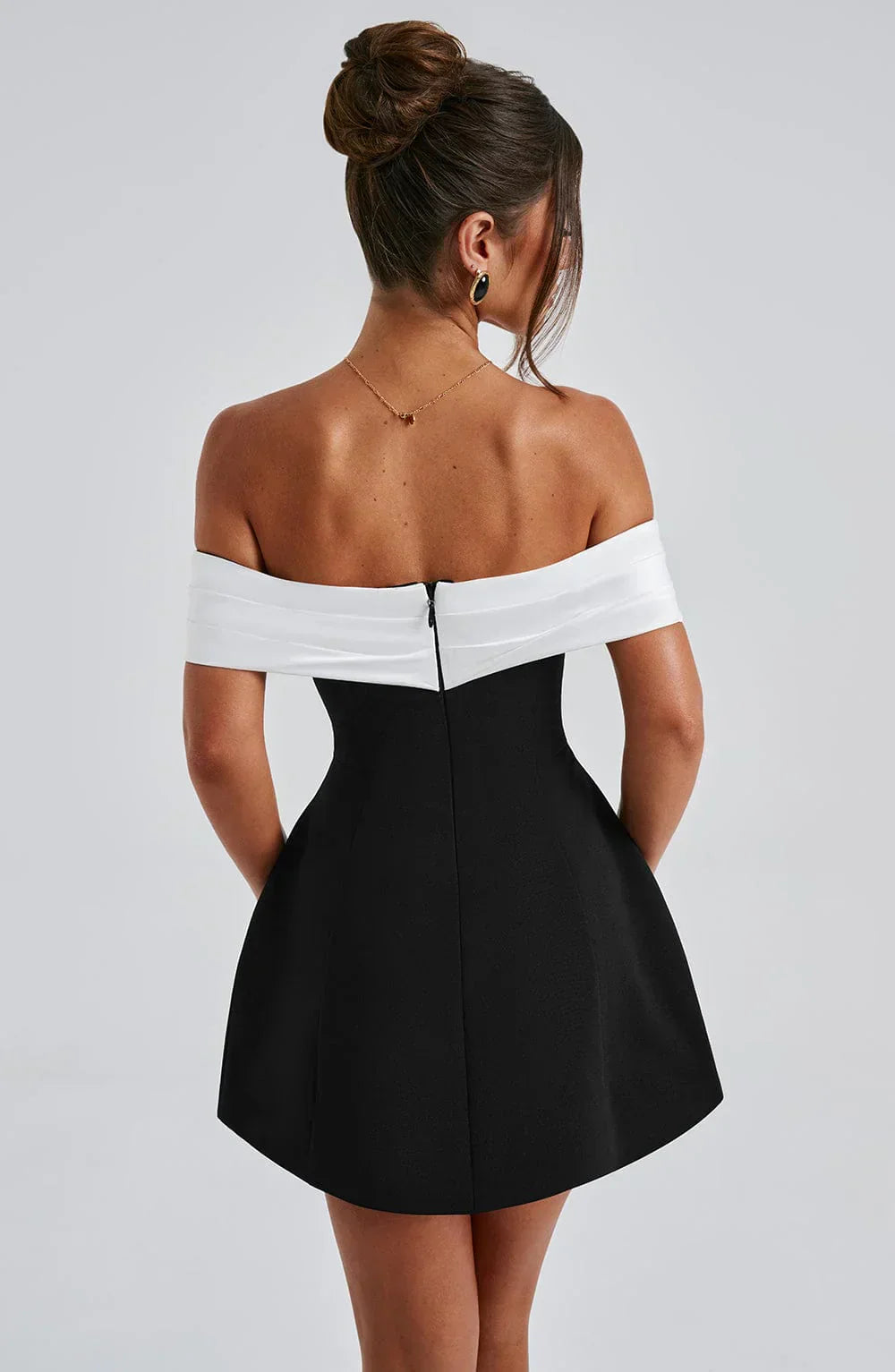 Elena | Robe élégante avec nœud