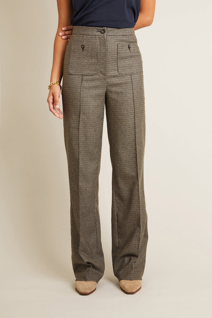 Pants with patch pockets and houndstooth pattern