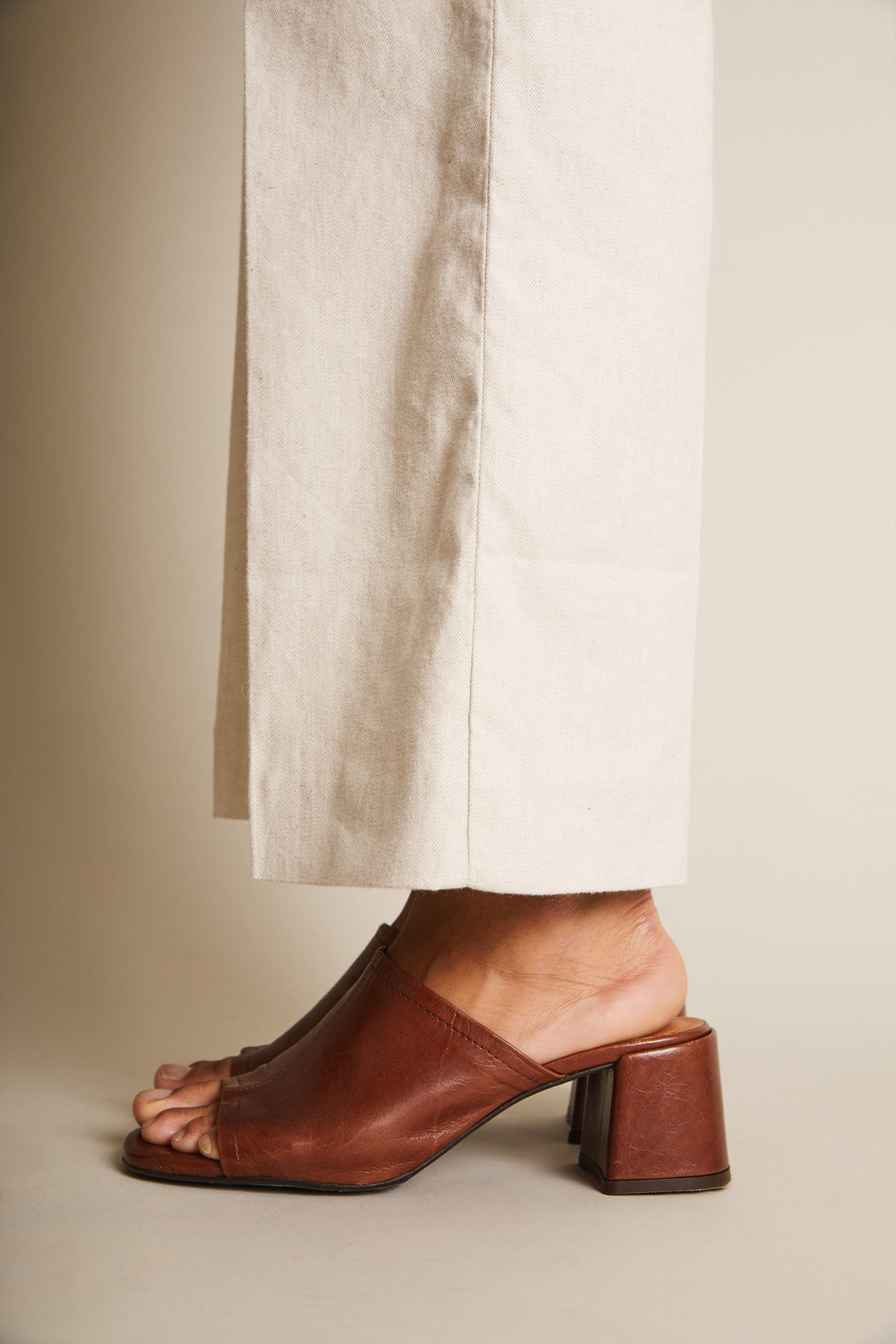 Ecru cotton-linen flared pants