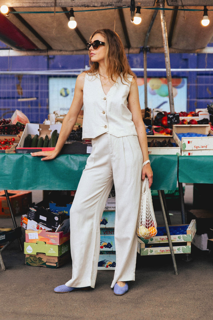 Lightweight ecru pleated trousers